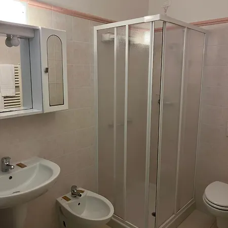 Hotel Cri Cri - Fronte 2*