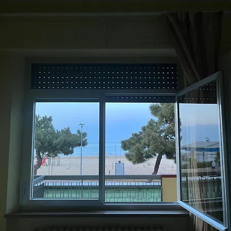 Hotel Cri Cri - Fronte 2*