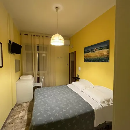 Cri Cri - Fronte Hotel 2*