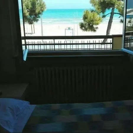 Hotel Cri Cri - Fronte