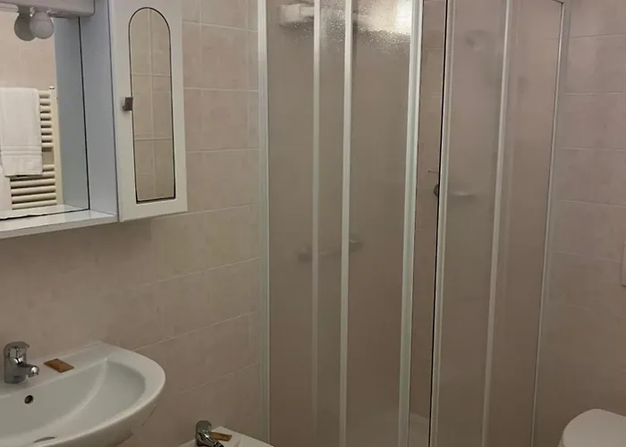 Отель Cri Cri - Fronte 2*