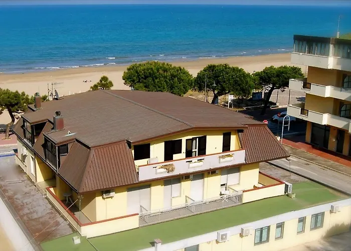 Отель Cri Cri - Fronte 2*